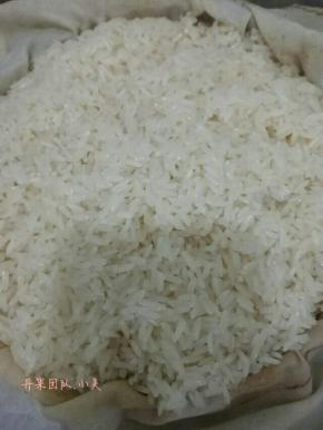 糯米洗干净放足够的水浸泡一晚