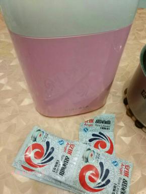 将奶罐放到酸奶机中等待48下时