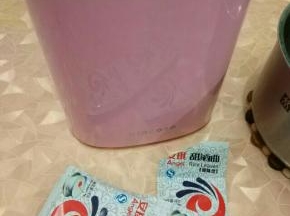 将奶罐放到酸奶机中等待48下时