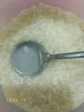 2天后，甜滋滋的酒酿就做好了，单独喝或是加上蛋，圆子一道道美味就此诞生