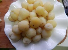 小土豆去皮煮20分钟