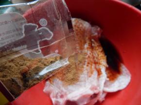 然后加入五香粉