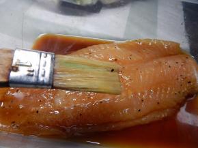 腌好的刷上一层鸡蛋液