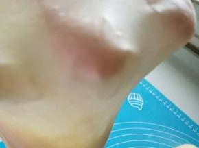 面团揉到可以拉出这样的膜就可以了