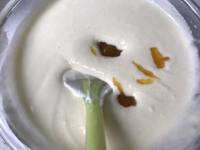 为了口感更加美味，我加了50g芒果果酱。没有果酱的可以将第四步的芒果泥煮久一点，半小时左右，也会有果酱的美味。如果要煮的久一点的话，建议芒果泥用到300g糖30g。