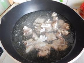 然后加入清煮排骨的汤