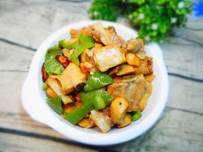 杏鲍菇菜椒烧排骨