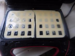 倒入面糊，上下加热煎