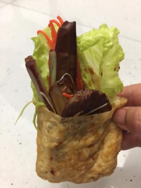 将所有材料塞入油豆腐中，满满的都是宝