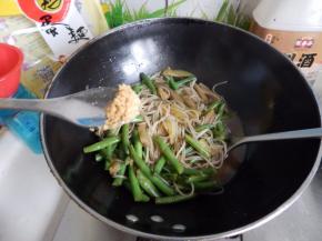 炖至收汁加入鸡精