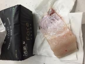 鱼腹部肉洗净后用纸巾擦去水份