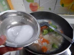 煮一分钟加入湿淀粉