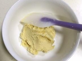 翻拌至无干粉，面糊完全湿润状态即可。