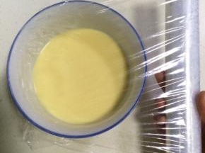 盖上保鲜膜入冰箱冷藏一小时以上。