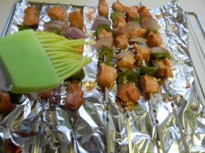 刷腌肉料，在翻个面刷