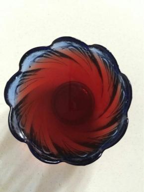 用装玉米淀粉的碗，取一碗红苋菜汁儿！

