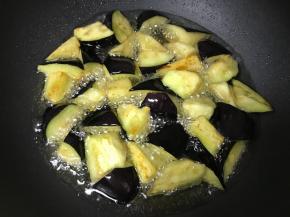 保持中大火炸制。