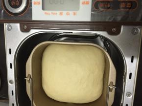 7. 发酵好的面团为1.5倍大