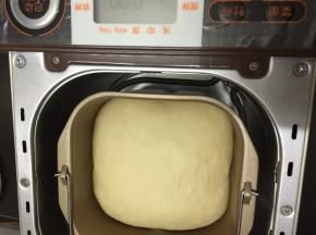 7. 发酵好的面团为1.5倍大