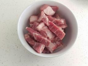 肉切大块。