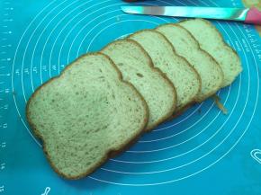 4. 取出面包切片