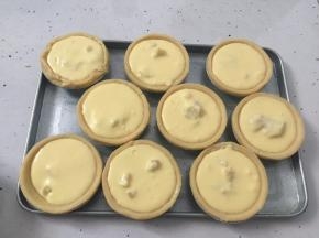 倒入蛋挞液