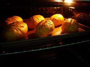 烤箱提前预热好：上下175度，放中层，烤20分钟，晾凉后即可食用。