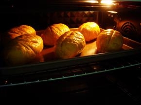 烤箱提前预热好：上下175度，放中层，烤20分钟，晾凉后即可食用。