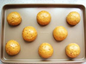 放入烤盘中，表面刷一层食用油避免风干。