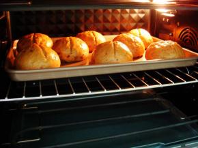 烤箱提前预热：上175度，下180度，放中层烤20分钟。出炉晾凉后即可食用。