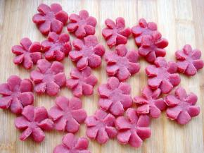 依次做好，刷上蜂蜜水。（由于个人不喜甜，就没有加糖，只刷了下蜂蜜水，降低热量，无负担）