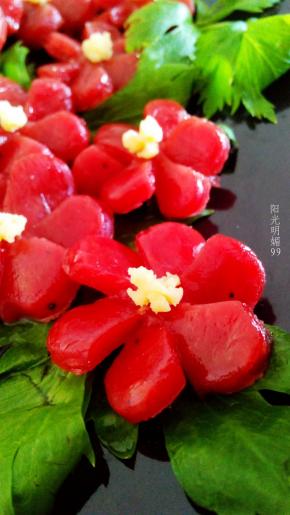 点缀下花心，摆盘即可，趁热食用。（花心我用的是绿豆沙，也可替换成其他的。）