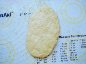 取一份擀成片状。