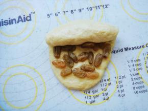 由上至下卷起来。