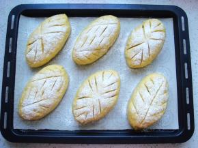 用锋利的刀片随意割出喜欢的花纹。