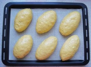 表面刷上一层食用油（避免风干）