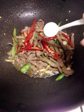 最后加入盐调味即可。