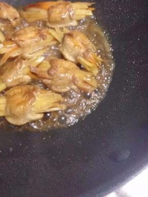 中火收汁即可出锅（汁不要完全收没）