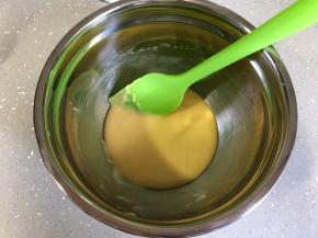 搅拌至无粉，放一旁备用。