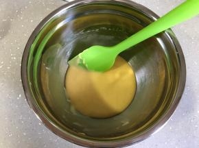 搅拌至无粉，放一旁备用。