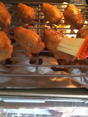 烤箱预热到200度，中层，上下火先烤15分钟，15分钟后取出刷一层蜂蜜水，继续烤5分钟