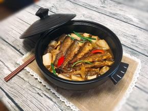 撒上彩椒和小香葱提味