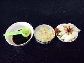 准备好佐料和调料