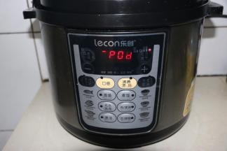 电饭锅选择煮饭功能。