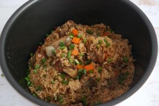 饭煮好后，搅拌均匀即可食用。