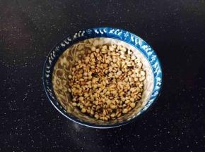 薏仁洗干净备用