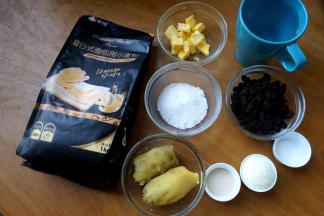 全部材料准备好：红薯蒸熟去皮、黄油室温软化；