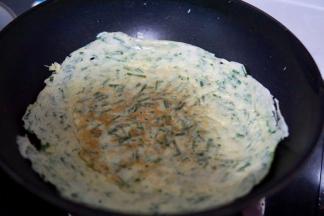 翻面后再把另一面煎金黄即可出锅