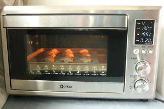 东菱岩烤烤箱，菜单12，开启烤箱。