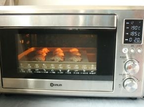 东菱岩烤烤箱，菜单12，开启烤箱。